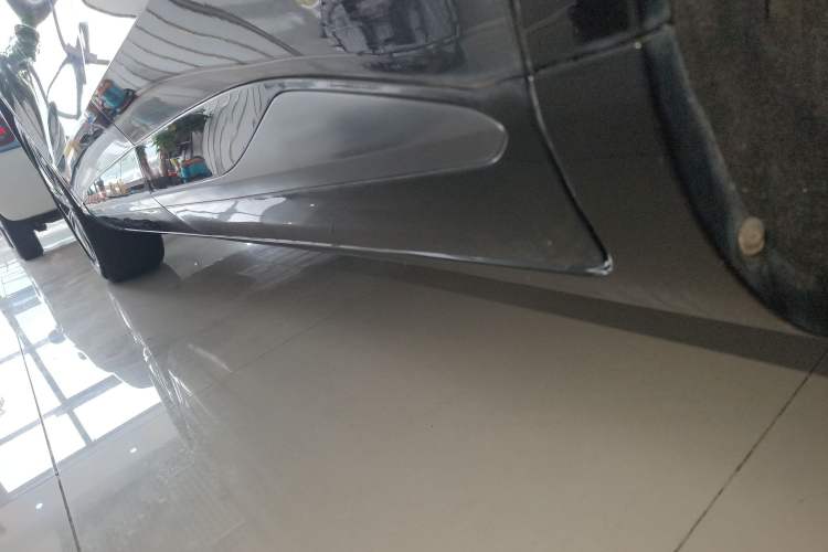 Used Rising R7 2023 Rear-Drive Screen King Pro Edition Left Side Sill