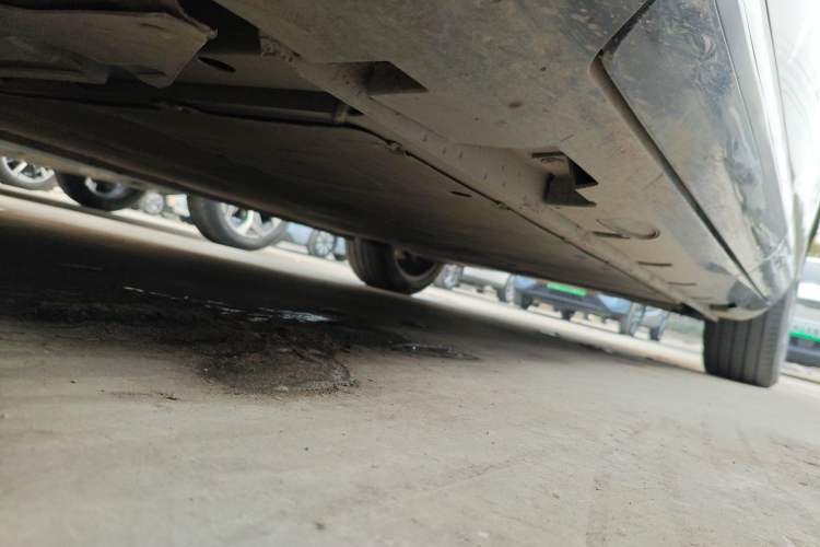 Used Rising R7 2023 Performance Screen Pro Edition Left Side Sill