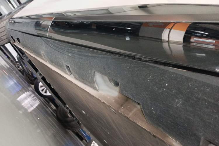 Used Rising R7 2023 Rear-Drive Screen King Edition Left Side Sill