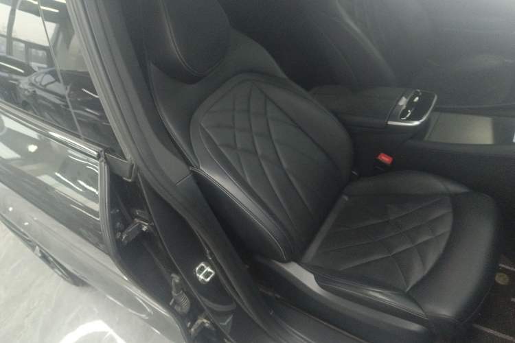 Used Rising R7 2023 Long-Lasting Screen King Edition Right Front Seat