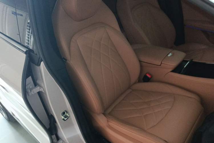 Used Rising R7 2023 Rear-Drive Screen King Edition Right Front Seat
