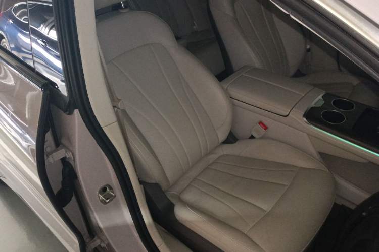 Used Rising R7 2023 Rear-Drive Screen King Edition Right Front Seat