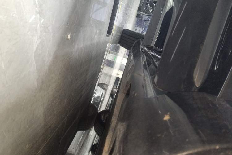 Used Rising R7 2023 Long-Lasting Screen King Edition Right Side Sill