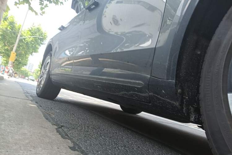 Used Rising R7 2023 Rear-Drive Screen King Pro Edition Right Side Sill