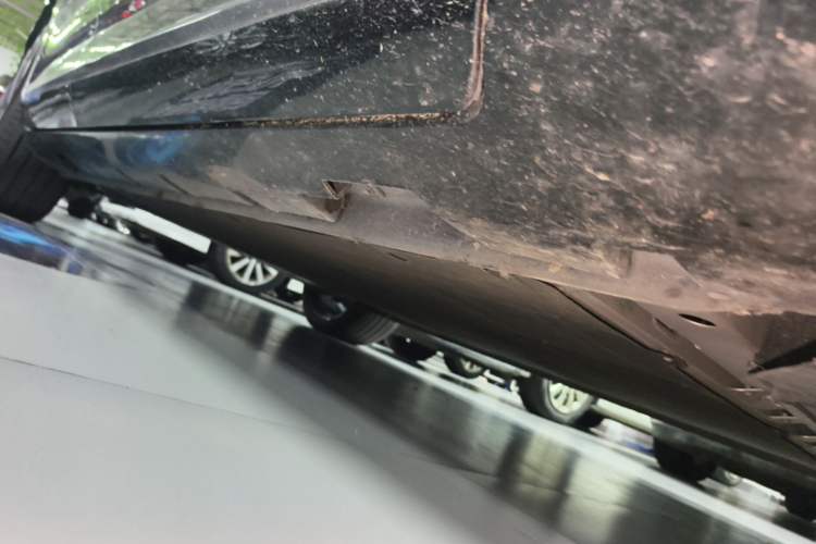 Used Rising R7 2023 Flagship Edition Right Side Sill