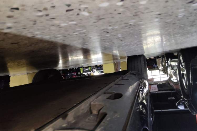 Used Rising R7 2023 Rear-Drive Screen King Edition Right Side Sill