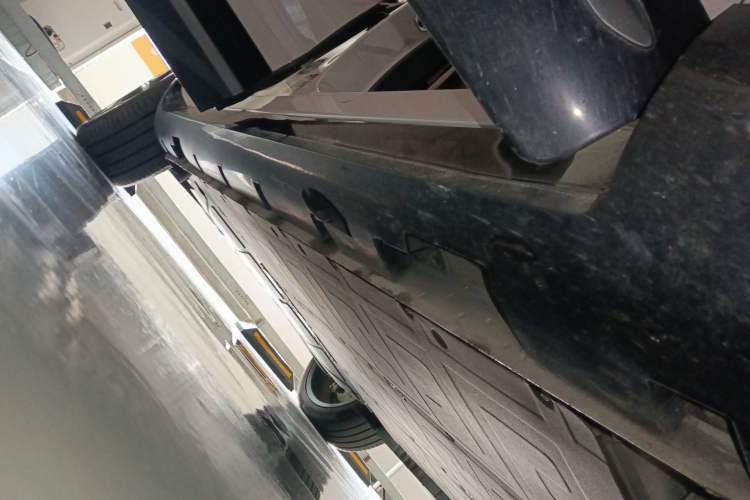 Used Rising R7 2023 Rear-Drive Screen King Edition Right Side Sill