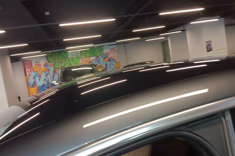 Used Rising R7 2023 Rear-Drive Screen King Pro Edition Roof