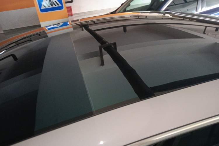 Used Rising R7 2023 Rear-Drive Screen King Edition Roof