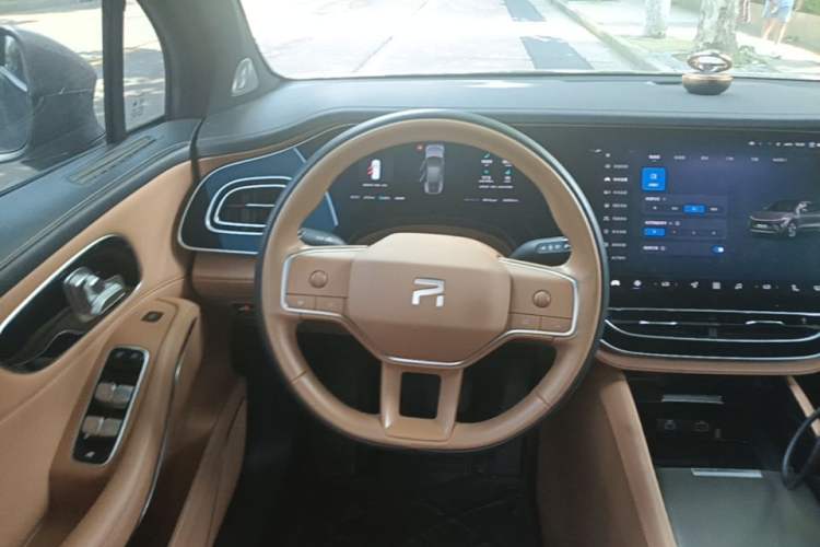 Used Rising R7 2023 Rear-Drive Screen King Pro Edition Steering Wheel