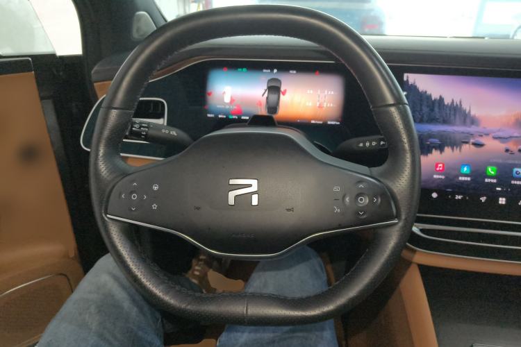 Used Rising R7 2023 Rear-Drive Screen King Pro Edition Steering Wheel