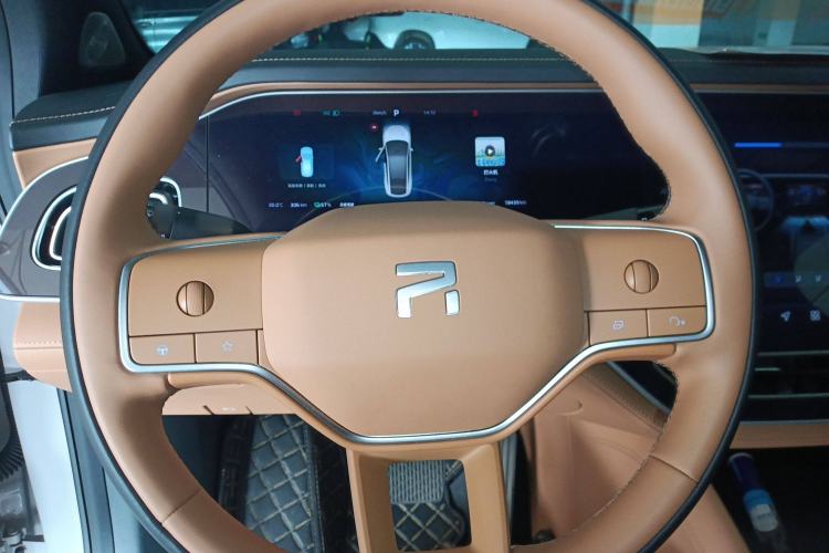 Used Rising R7 2023 Rear-Drive Screen King Edition Steering Wheel