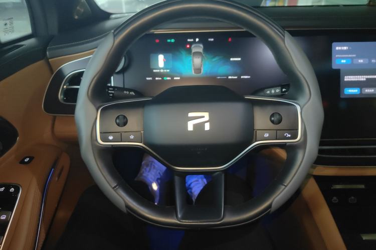 Used Rising R7 2023 Rear-Drive Screen King Pro Edition Steering Wheel