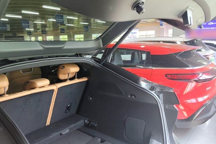 Used Rising R7 2023 Rear-Drive Screen King Edition Trunk