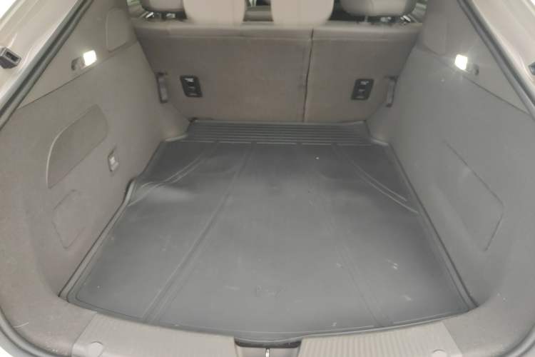 Used Rising R7 2023 Performance Screen Pro Edition Trunk