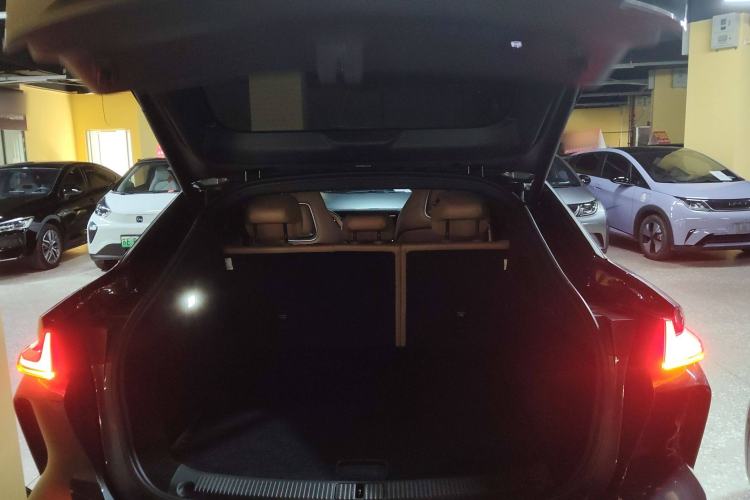 Used Rising R7 2023 Rear-Drive Screen King Edition Trunk