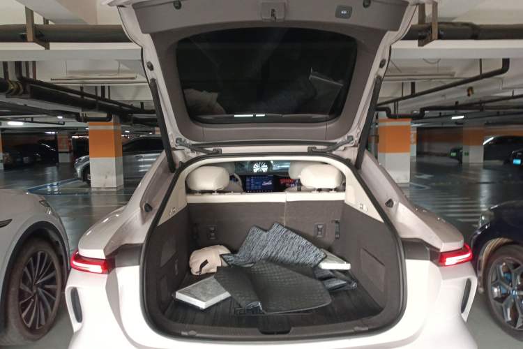 Used Rising R7 2023 Rear-Drive Screen King Edition Trunk