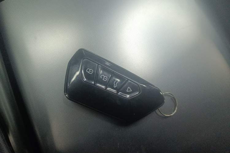 Used Rising R7 2023 Long-Lasting Screen King Edition Vehicle Key