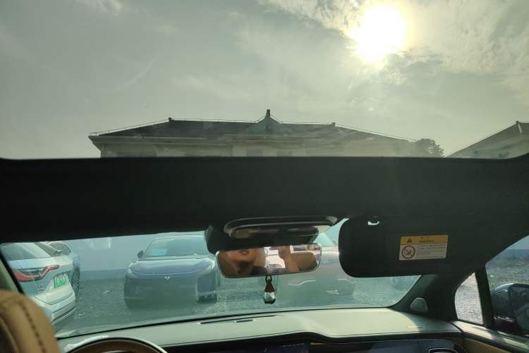 Used Rising R7 2023 Rear-Drive Screen King Edition Headliner