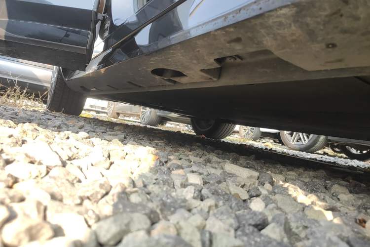 Used Rising R7 2023 Rear-Drive Screen King Edition Right Side Sill