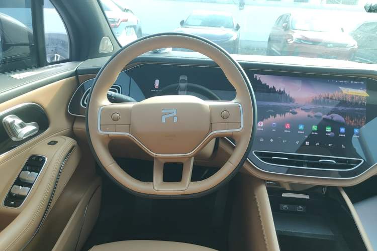 Used Rising R7 2023 Rear-Drive Screen King Edition Steering Wheel