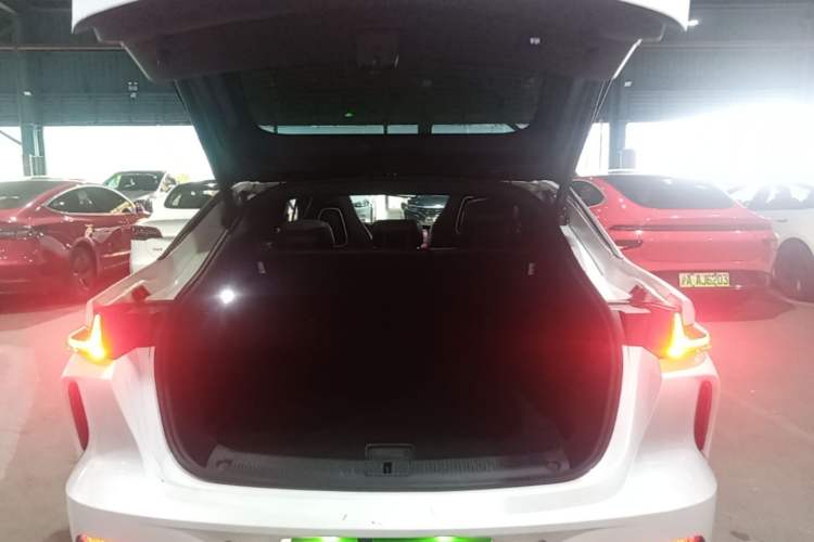 Used Rising R7 2023 Rear-Drive Screen King Pro Edition Trunk