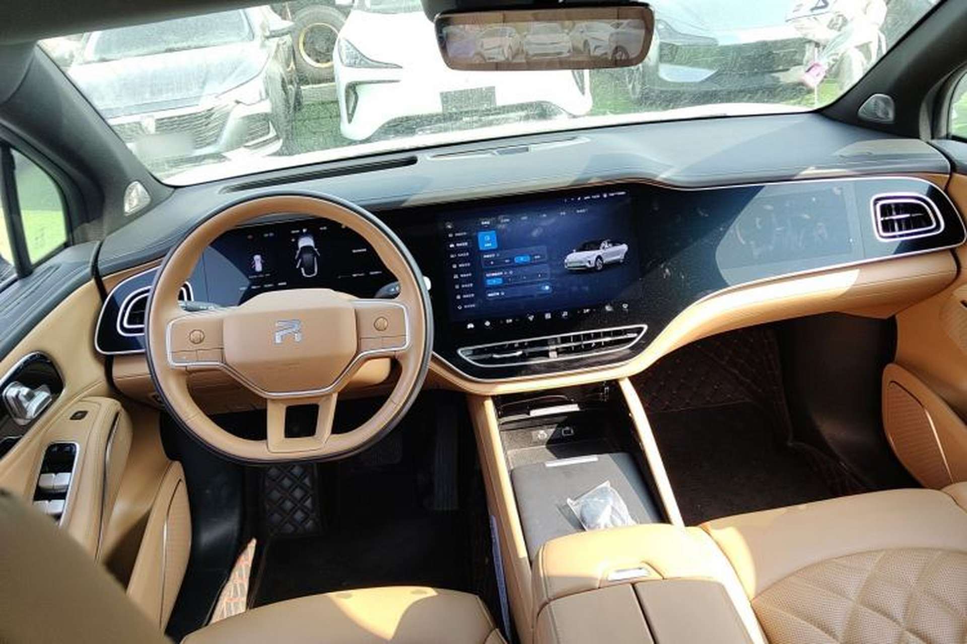 Used Rising R7 2023 Rear-Drive Screen King Edition Center Console