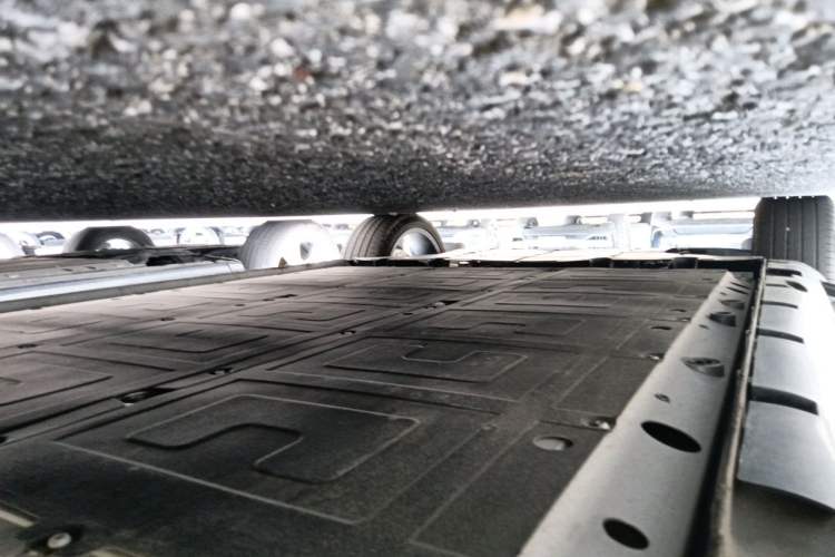 Used Rising R7 2023 Performance Screen Pro Edition Chassis Rear Left