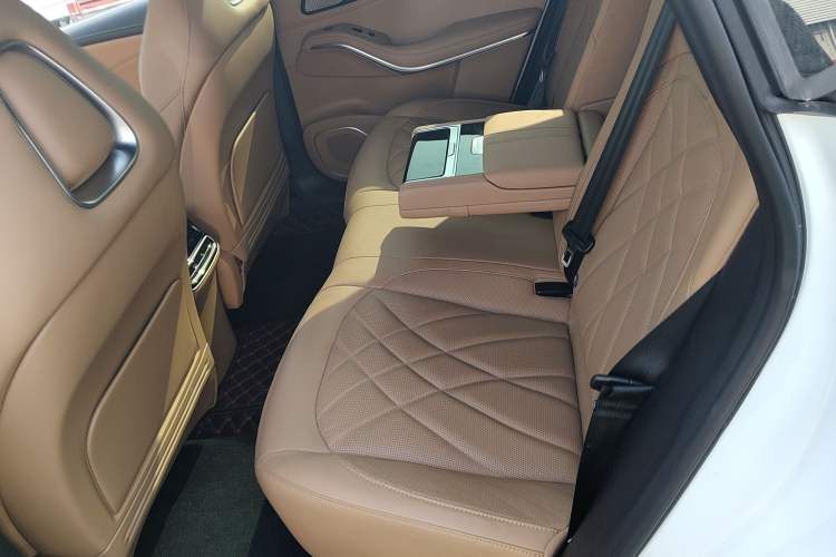 Used Rising R7 2023 Rear-Drive Screen King Edition Left Rear Seat