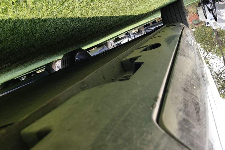 Used Rising R7 2023 Rear-Drive Screen King Edition Right Side Sill