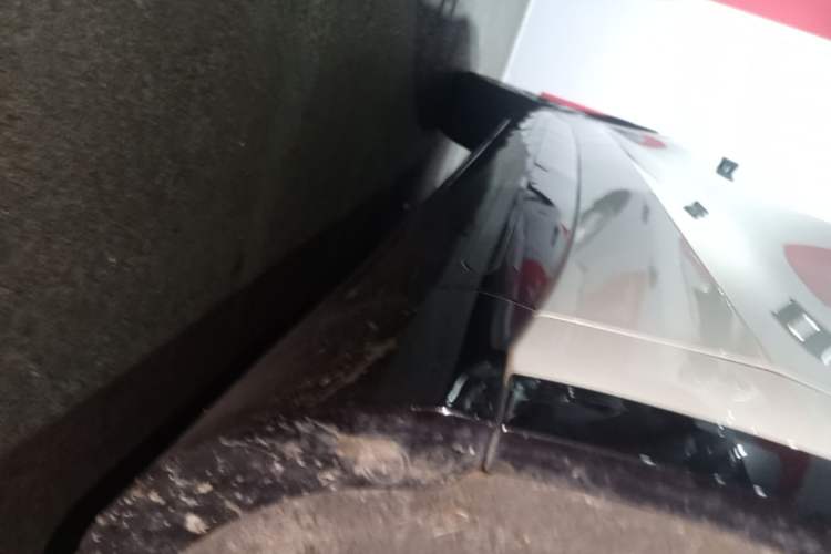 Used Rising R7 2023 Long-Lasting Screen King Edition Right Side Sill