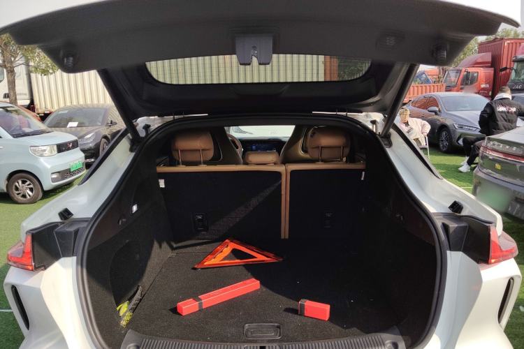 Used Rising R7 2023 Rear-Drive Screen King Edition Trunk