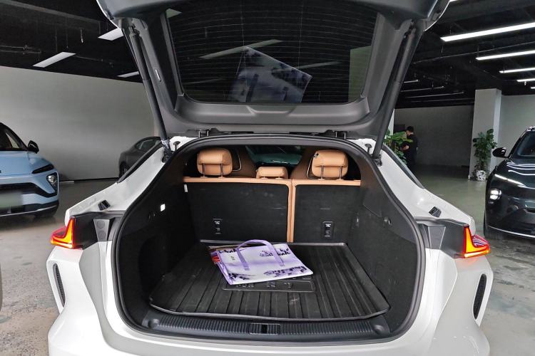 Used Rising R7 2023 Flagship Edition Trunk
