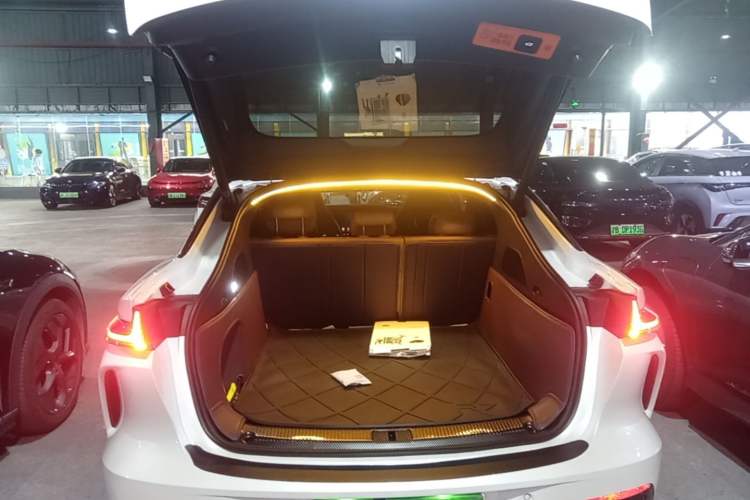 Used Rising R7 2023 Long-Lasting Screen King Edition Trunk