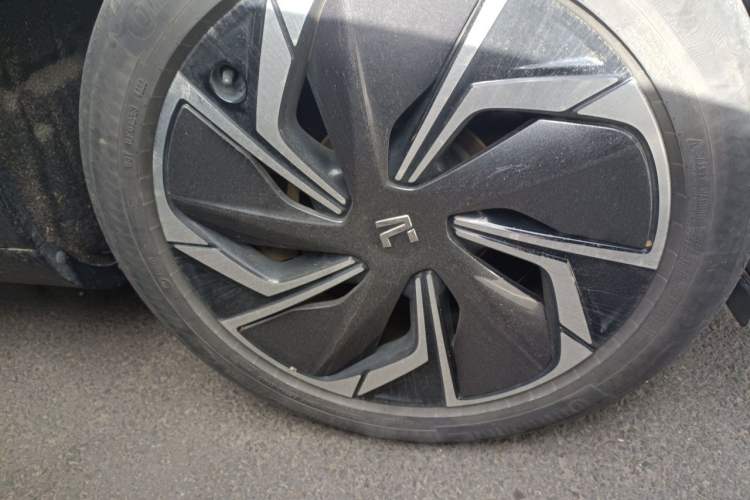 Used Rising R7 2024 Long-Range Pro Edition Right Front Wheel Hub