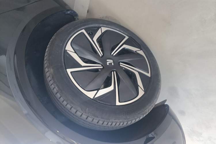 Used Rising R7 2024 Advanced Edition Exterior 4