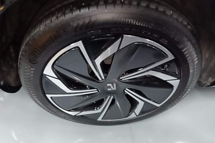 Used Rising R7 2024 Advanced Edition Exterior 5