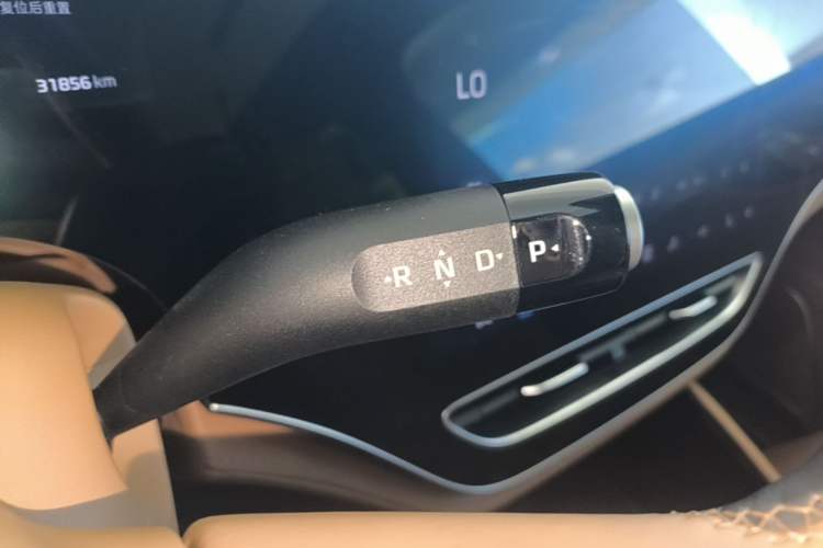 Used Rising R7 2024 Advanced Edition Gear Lever