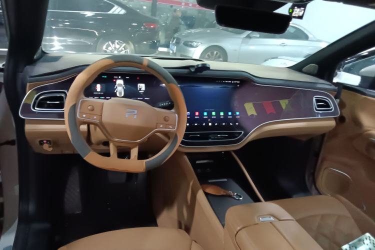 Used Rising R7 2024 Advanced Edition Interior 2