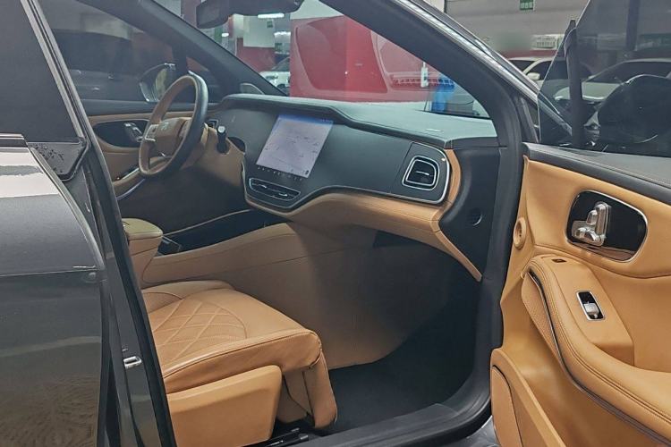 Used Rising R7 2024 Advanced Edition Interior 3
