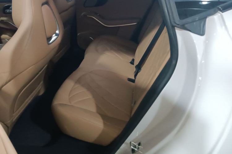 Used Rising R7 2024 Advanced Edition Interior 4