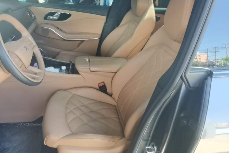 Used Rising R7 2024 Advanced Pro Edition Left Front Seat