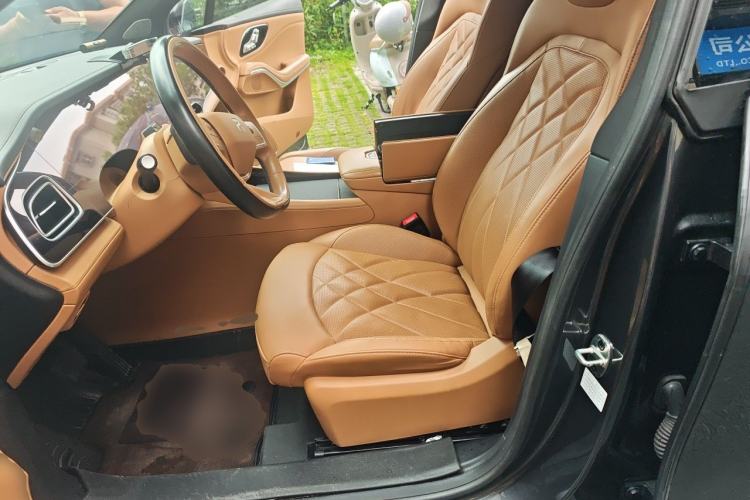 Used Rising R7 2024 Advanced Pro Edition Left Front Seat