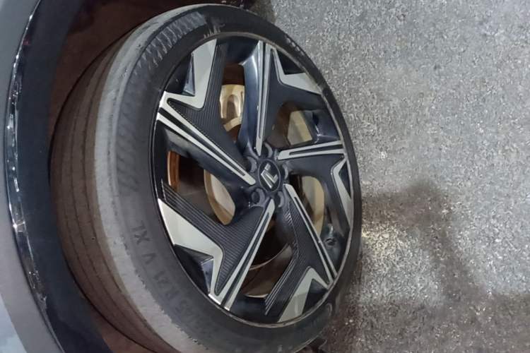Used Rising R7 2024 Advanced Edition Left Front Wheel Hub