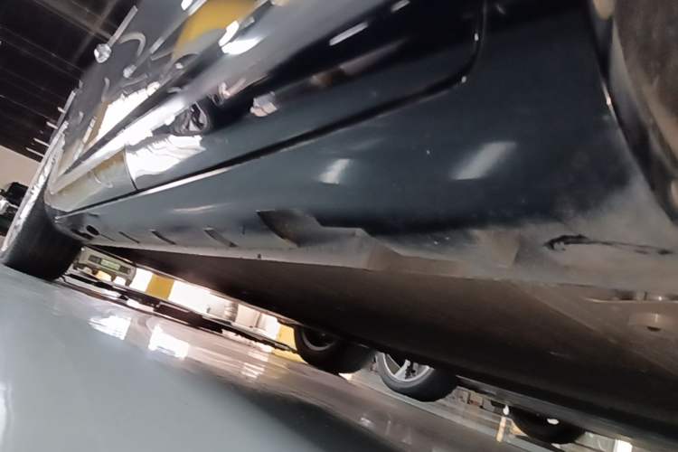 Used Rising R7 2024 Advanced Edition Left Side Sill