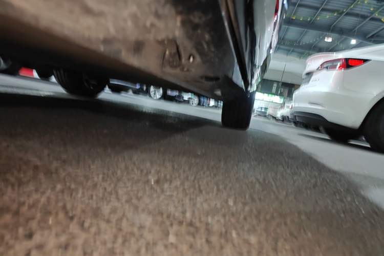 Used Rising R7 2024 Advanced Edition Left Side Sill
