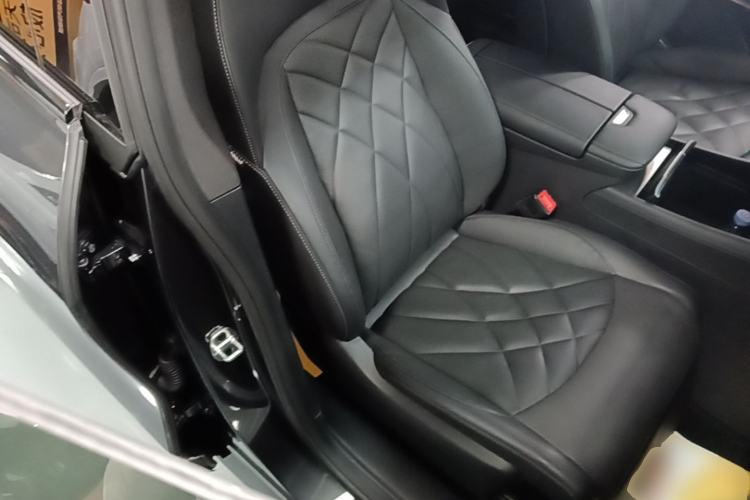 Used Rising R7 2024 Advanced Edition Right Front Seat