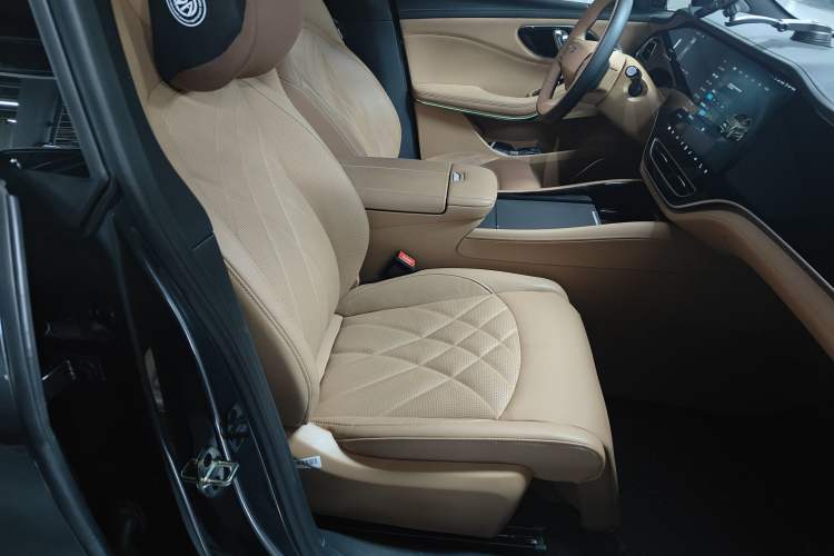 Used Rising R7 2024 Advanced Edition Right Front Seat