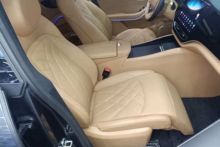 Used Rising R7 2024 Advanced Pro Edition Right Front Seat