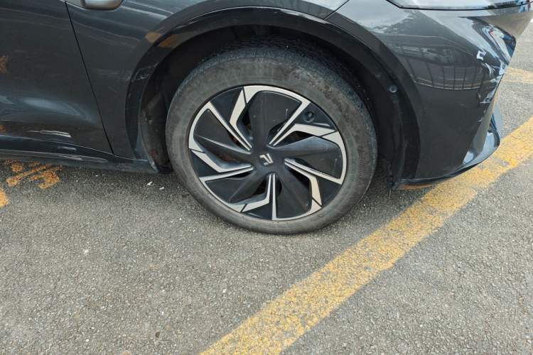 Used Rising R7 2024 Advanced Edition Right Front Wheel Hub